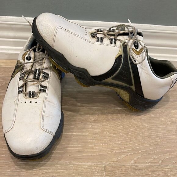 FootJoy DryJoy Foamtread Men’s 7.5 Golf Shoes. White with black and gold. - Picture 2 of 6